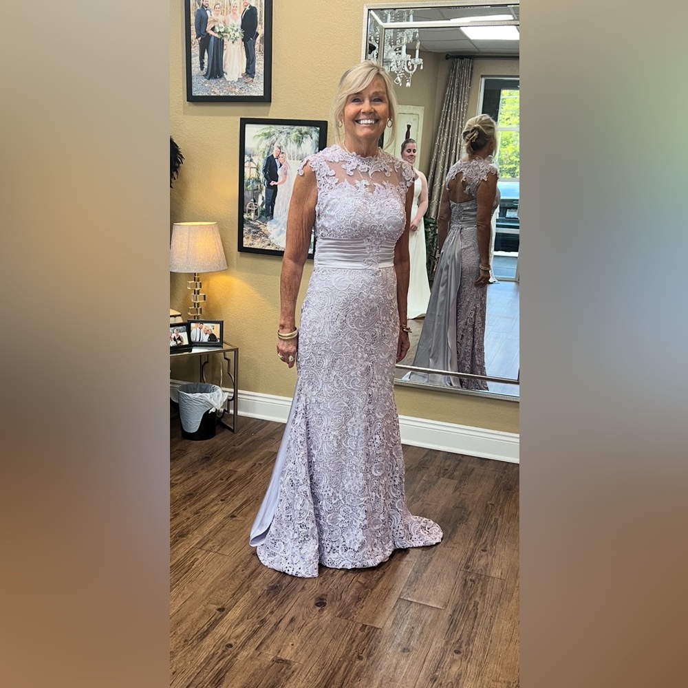 Elegant Lace Evening Gown in Lavender